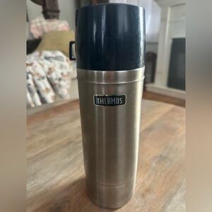 Vintage Thermos 10 Litre Stainless Steel Insulated Bottle Navy Plastic Cup Top
